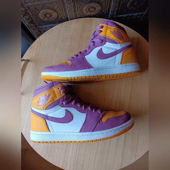 Air Jordan 1 Retro High OG - Picture 6 of 10